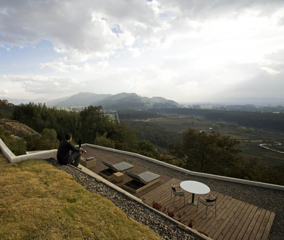 House to enjoy a native garden and the distant view of a wetland in Sopo county, nearby Bogota.